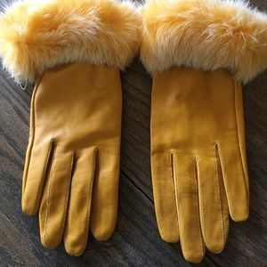 Small yellow leather gloves. Rabbit fur